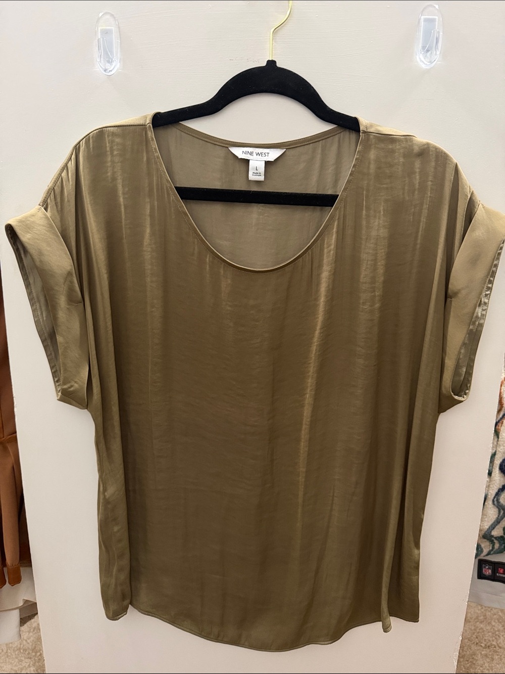 Nine West Olive Green Short Sleeve Scoop Neck Top